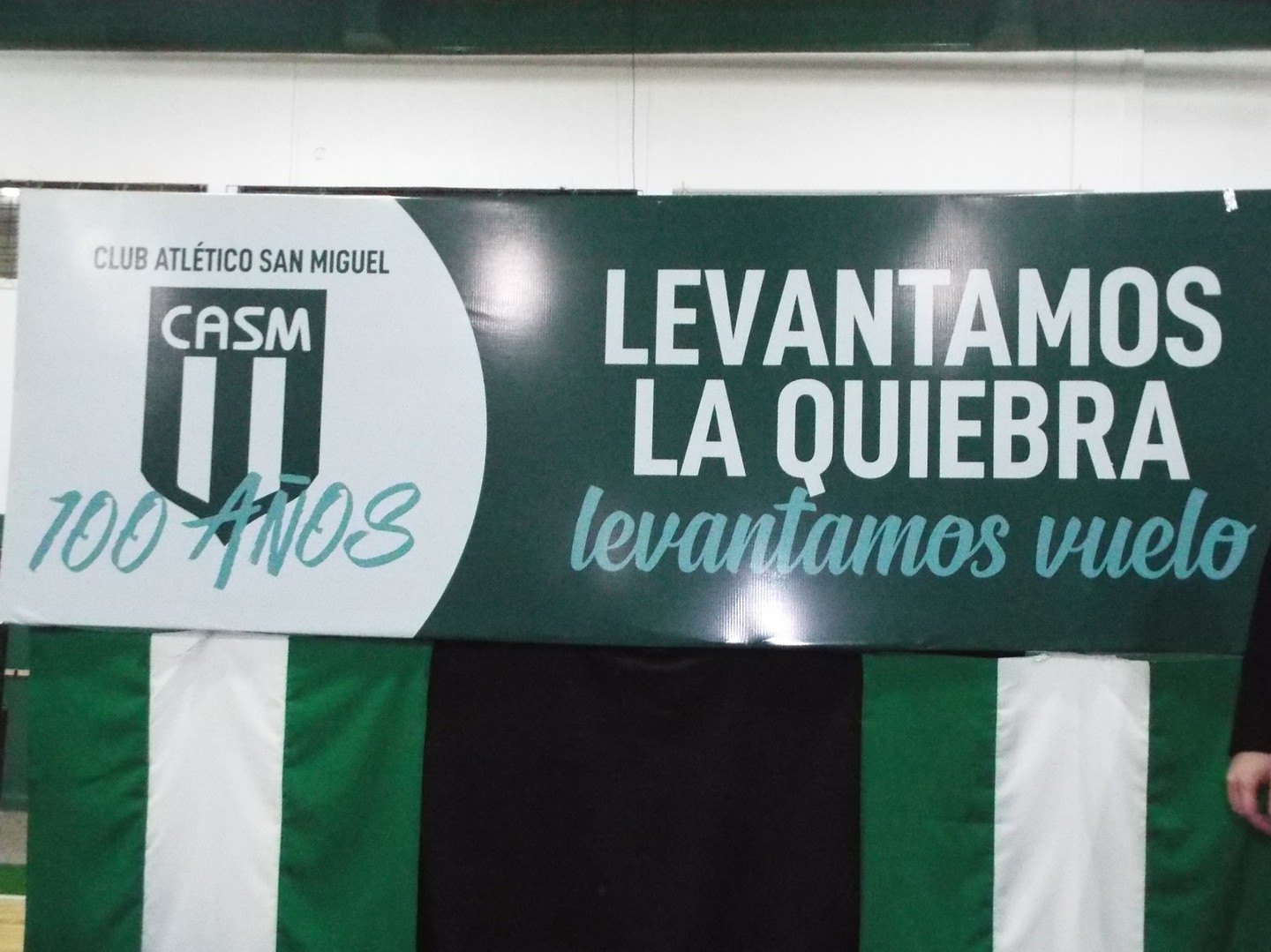 Hinchas de San Miguel festejaron los 99 años del Club en inmediaciones del  Estadio – Diario Efecto